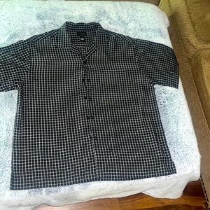 Men black and white shirt sleeve? button down shirt. Size xl